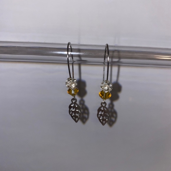 GOLD FEATHER EARRINGS - Picture 1 of 3